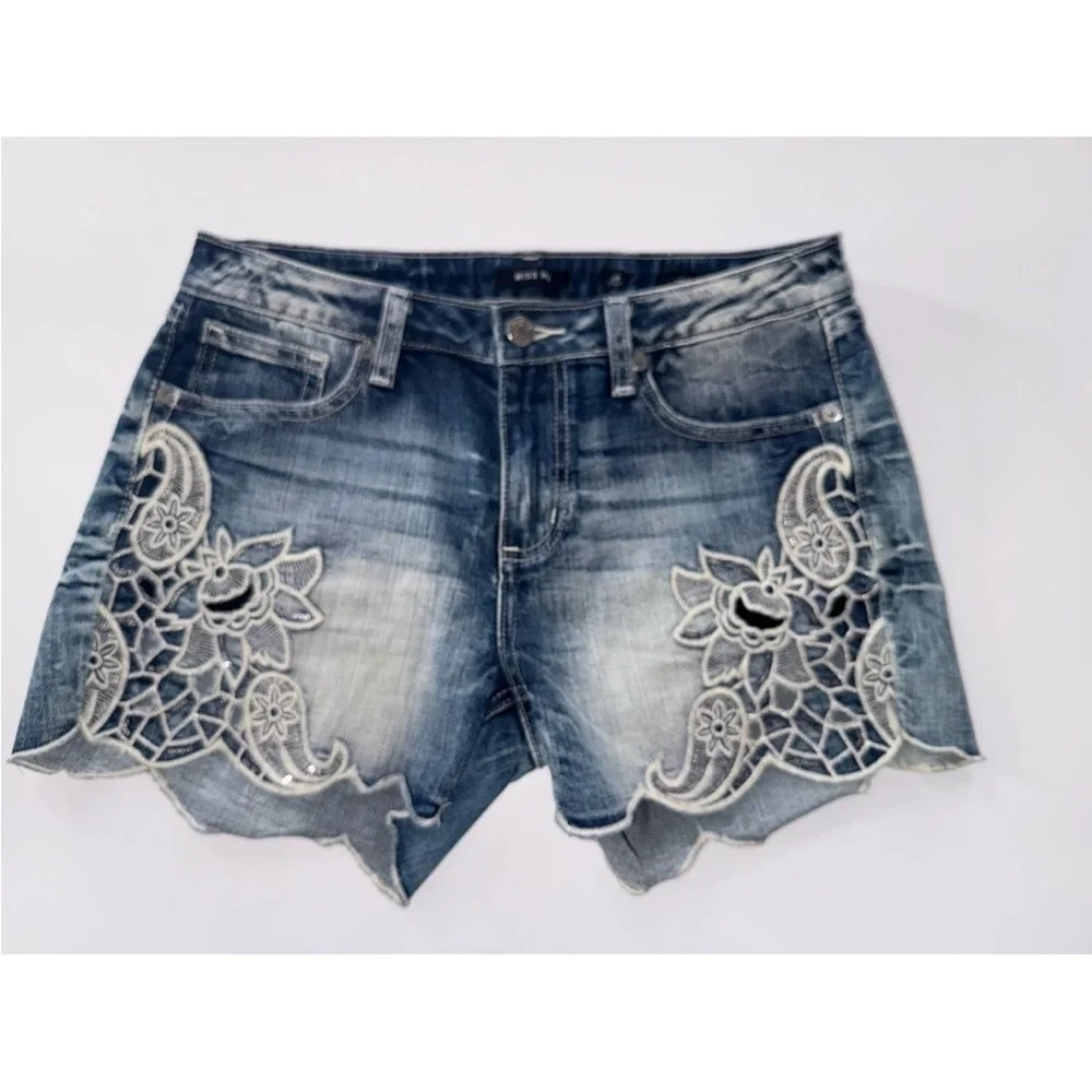 Miss Me Embroidered Jean Denim Shorts Lace & Sequined Scalloped Hem 28 Short - Picture 2 of 9
